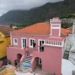 Hostel The Pink House *