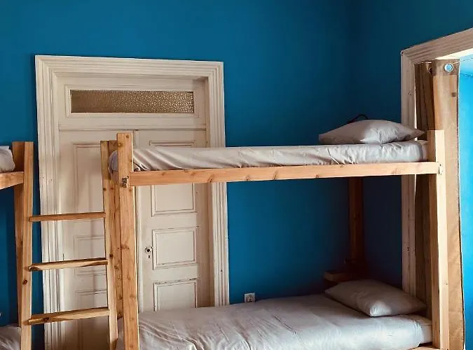 Hostel The Pink House *