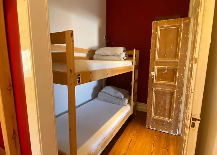 The Pink House Hostel *